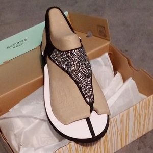 CALI from SKECHERS Size 11